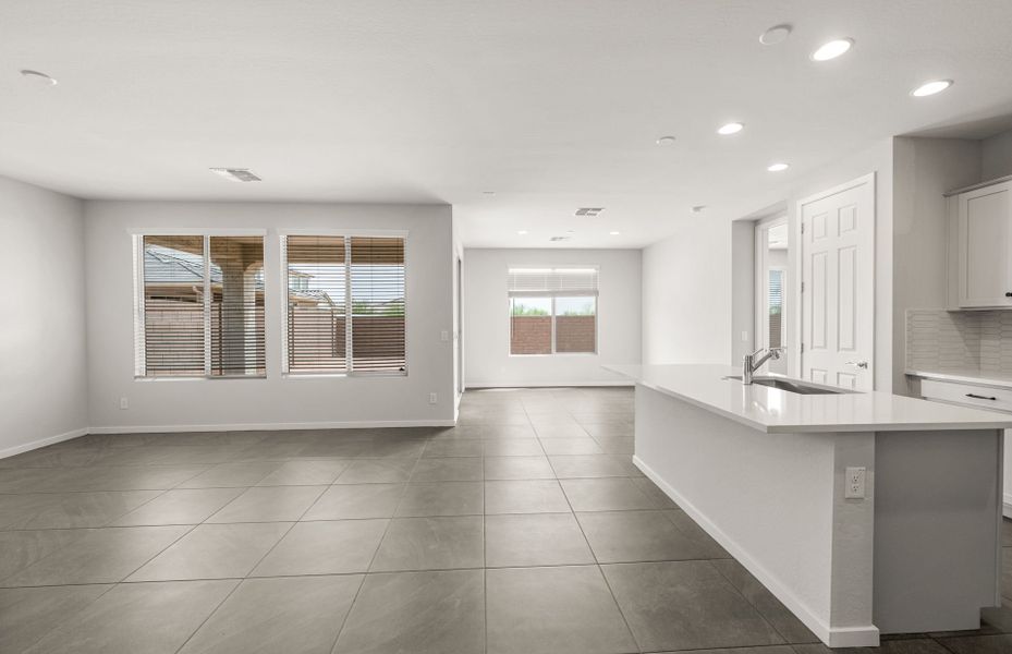 Spacious, unfurnished interior of a new home in Blossom Rock, Apache Junction (Image 18).