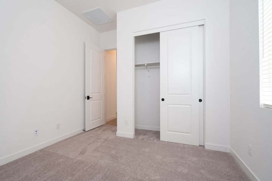 Spacious, unfurnished interior of a new home in Terraza, San Tan Valley (Image 14).