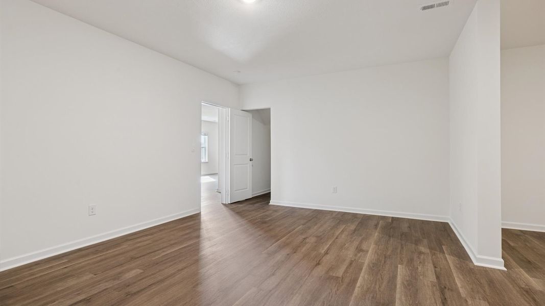 Spacious, unfurnished interior of a new home in Whispering Springs, Maryville (Image 37).