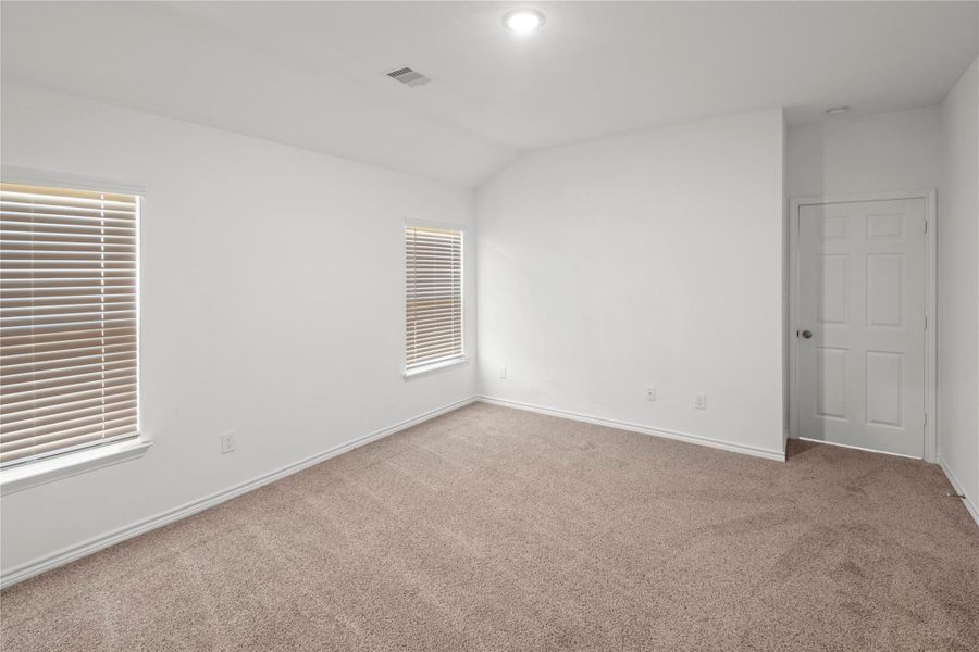 Spacious, unfurnished interior of a new home in , Dayton (Image 17).
