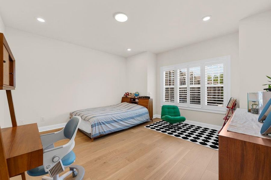 Furnished interior view inside a new home in , Alpharetta (Image 18).