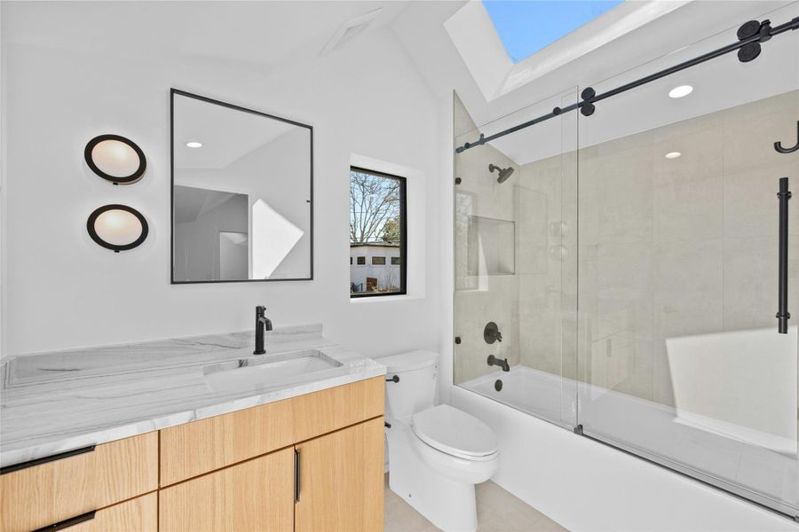 Ensuite bathroom in the third bedroom