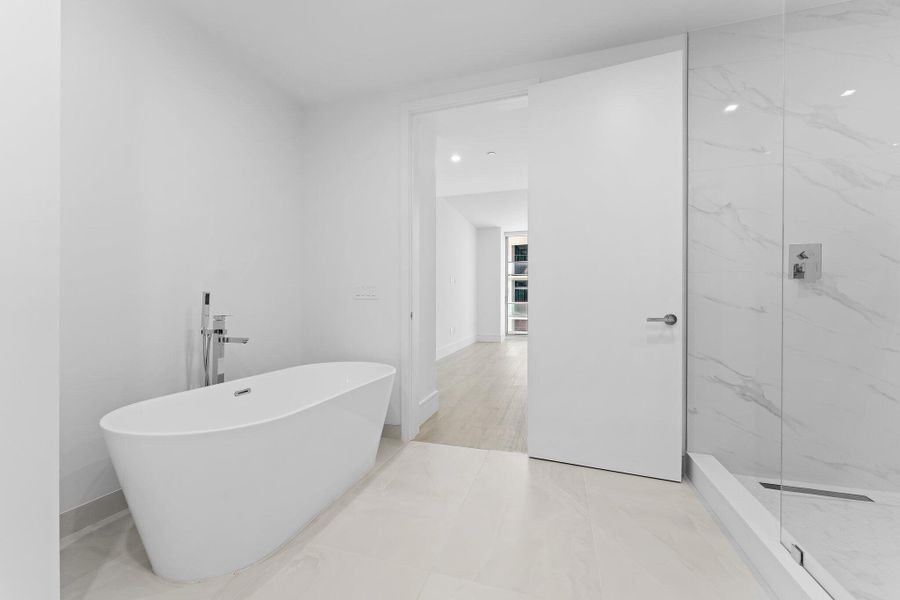 056-220LakeShoreDr-1219-WestPalmBeach-SM