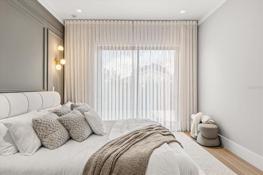 Furnished interior view inside a new home in , Orlando (Image 19).