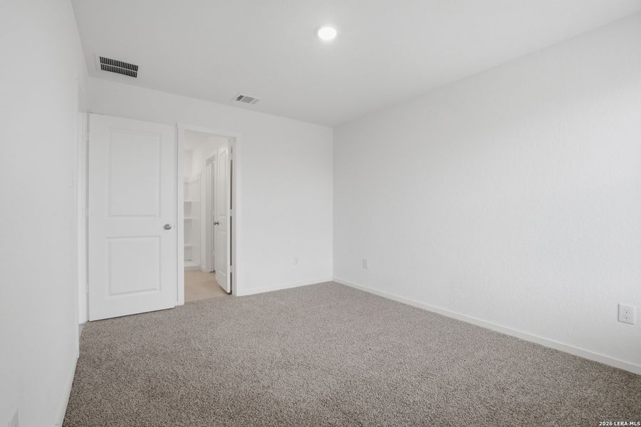 Spacious, unfurnished interior of a new home in Rose Valley, Converse (Image 26).