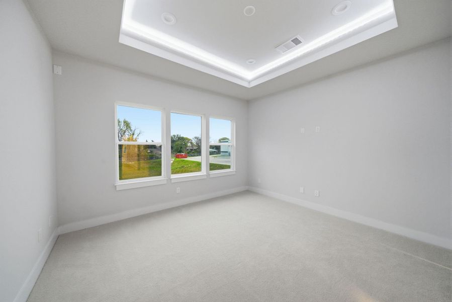 Spacious, unfurnished interior of a new home in , Houston (Image 24).