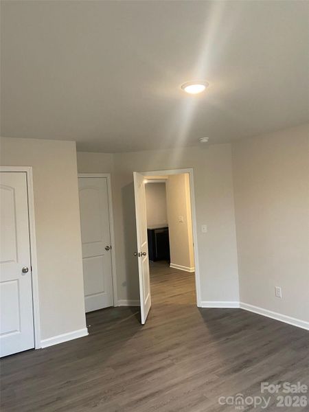 Spacious, unfurnished interior of a new home in , Shelby (Image 4).