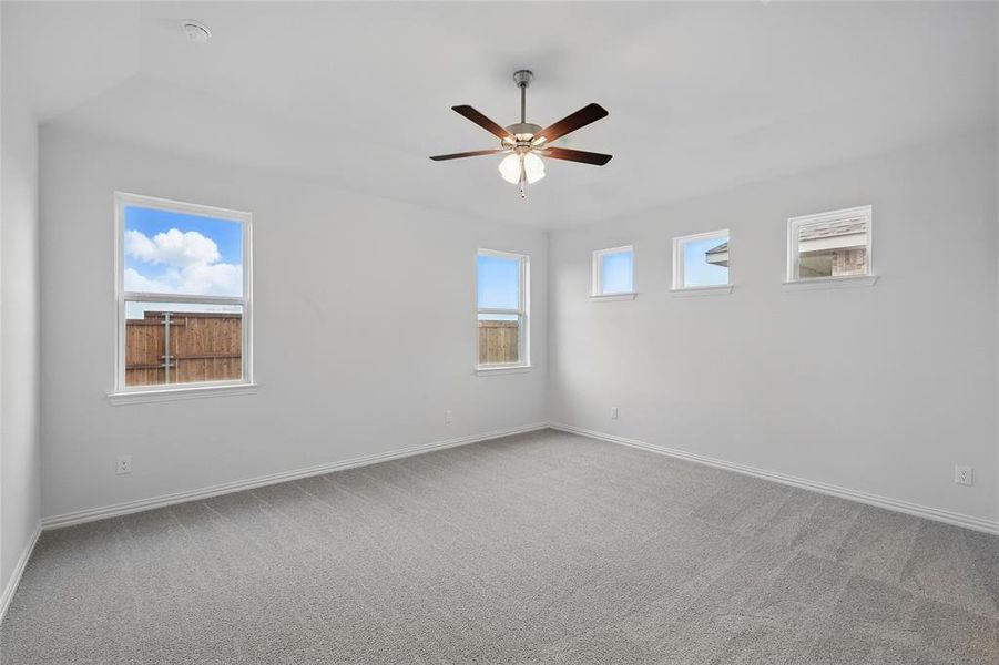 Spacious, unfurnished interior of a new home in Bel Air Village, Sherman (Image 29).