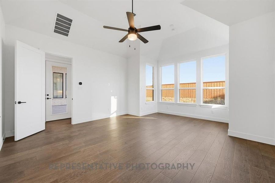 Spacious, unfurnished interior of a new home in Mosaic, Prosper (Image 23).