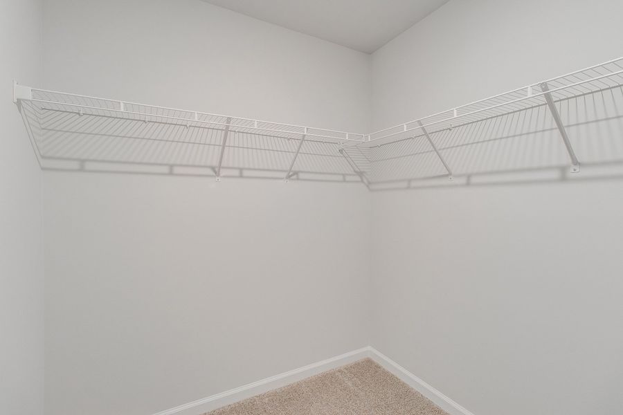 Spacious, unfurnished interior of a new home in Bluefield, Lexington (Image 25).