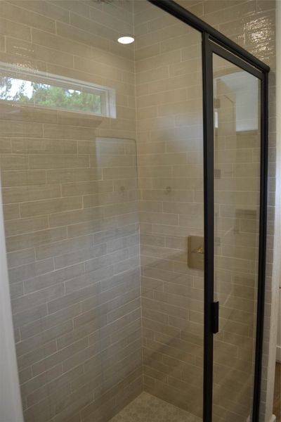 Large Shower With Bench Seat