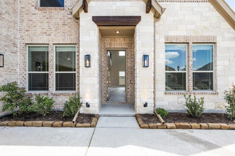 Exterior details and patio area of a home in Hayes Crossing, Midlothian (Image 26).