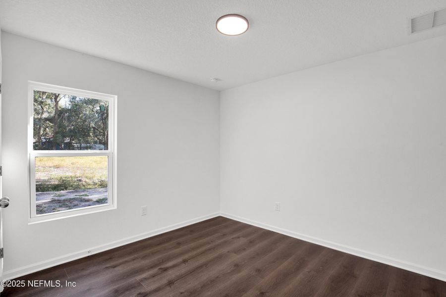 Spacious, unfurnished interior of a new home in , Palatka (Image 23).