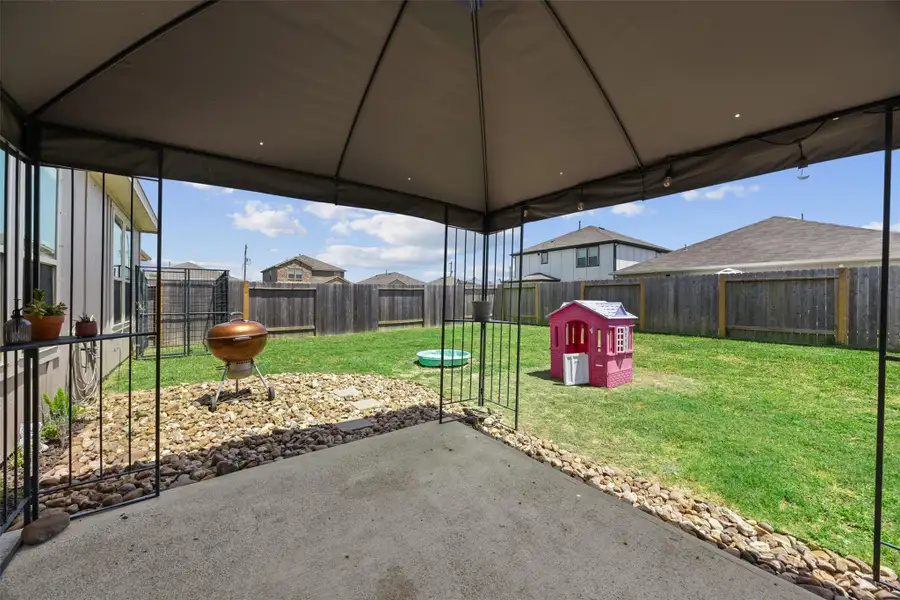 Exterior details and patio area of a home in , Alvin (Image 4).