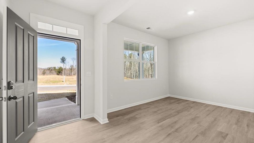 Spacious, unfurnished interior of a new home in Oconee Overlook, Gainesville (Image 22).