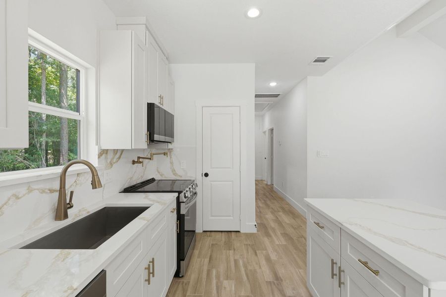 Furnished interior view inside a new home in , Willis (Image 9).