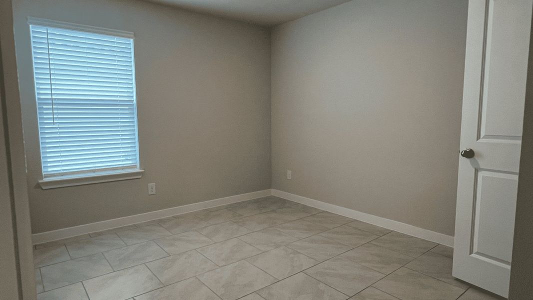 Spacious, unfurnished interior of a new home in Saratoga Crossing, Corpus Christi (Image 12).