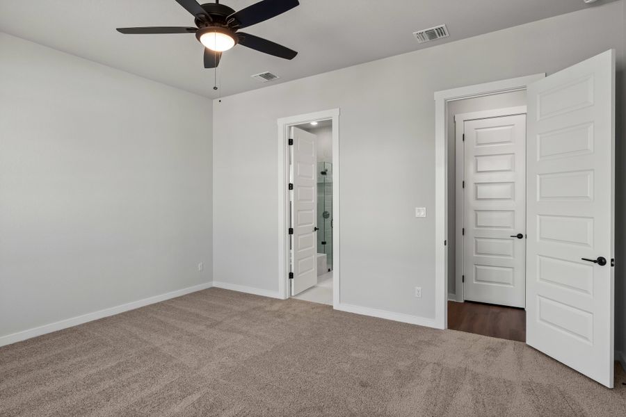 Spacious, unfurnished interior of a new home in Lariat, Liberty Hill (Image 37).