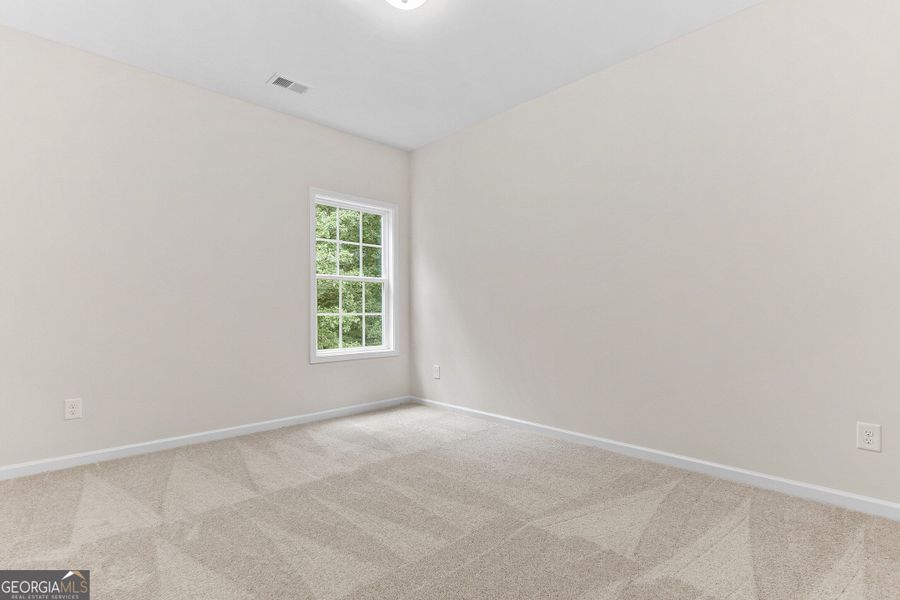 Spacious, unfurnished interior of a new home in Juliette Crossing, Forsyth (Image 104).