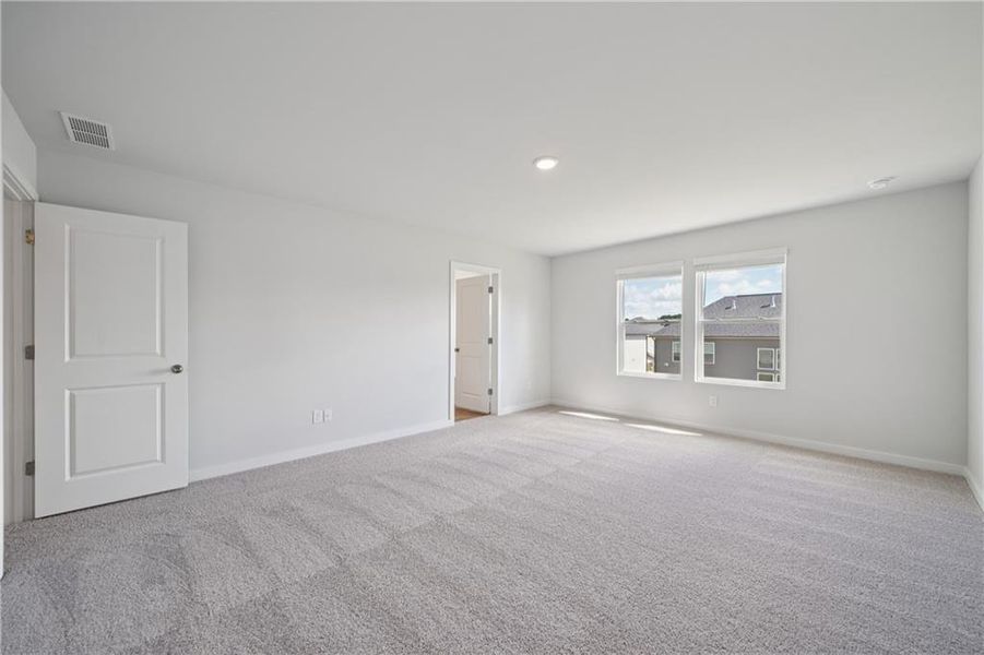 Spacious, unfurnished interior of a new home in Dove Lake, Grayson (Image 20).