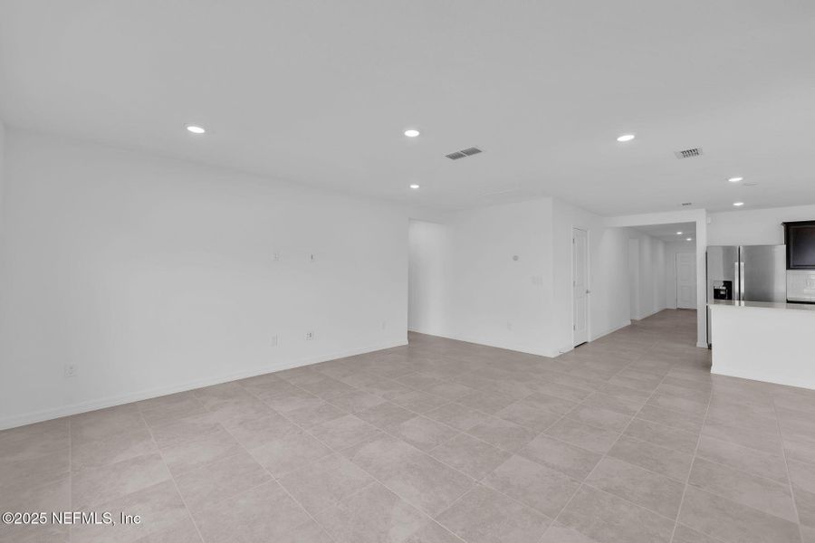 Spacious, unfurnished interior of a new home in Wells Landing, Jacksonville (Image 18).