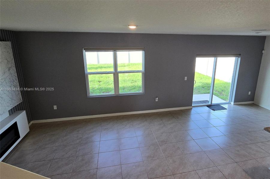 Spacious, unfurnished interior of a new home in , Davenport (Image 28).