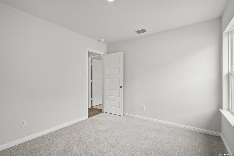 Spacious, unfurnished interior of a new home in Applewhite Meadows, San Antonio (Image 13).