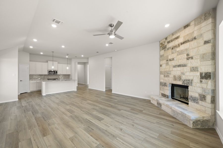 Spacious, unfurnished interior of a new home in Hunters Ridge, Crowley (Image 18).