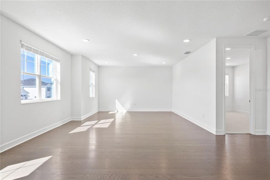Spacious, unfurnished interior of a new home in , Winter Garden (Image 51).
