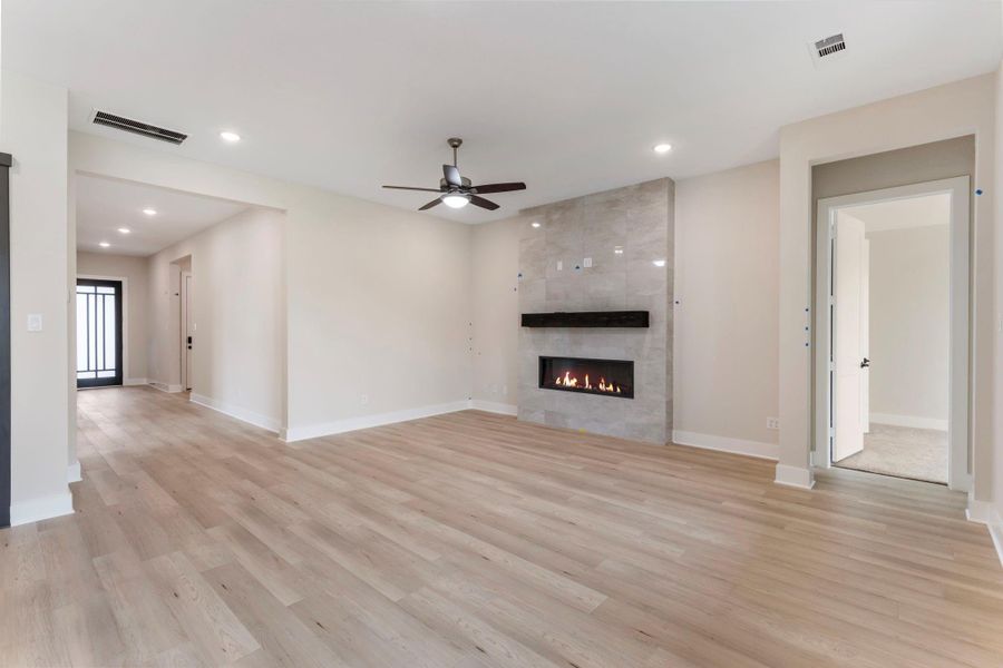 Spacious, unfurnished interior of a new home in , The Woodlands (Image 24).