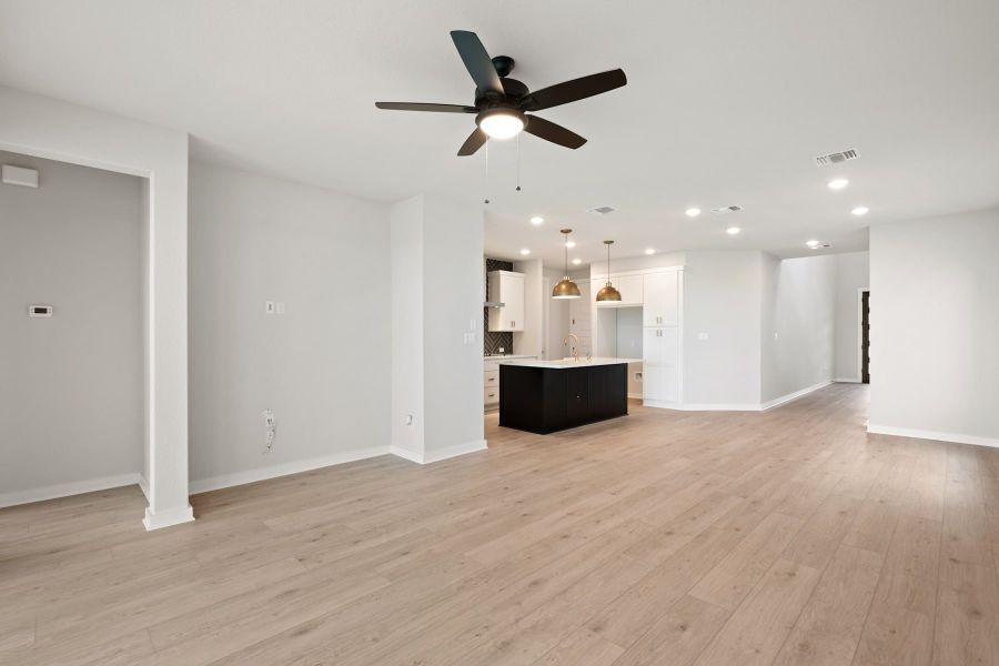 Spacious, unfurnished interior of a new home in Lariat, Liberty Hill (Image 21).