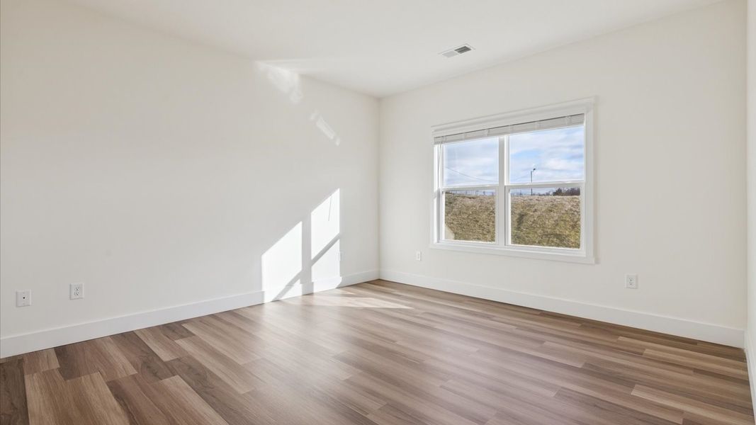 Spacious, unfurnished interior of a new home in Millstone Village, Morristown (Image 15).
