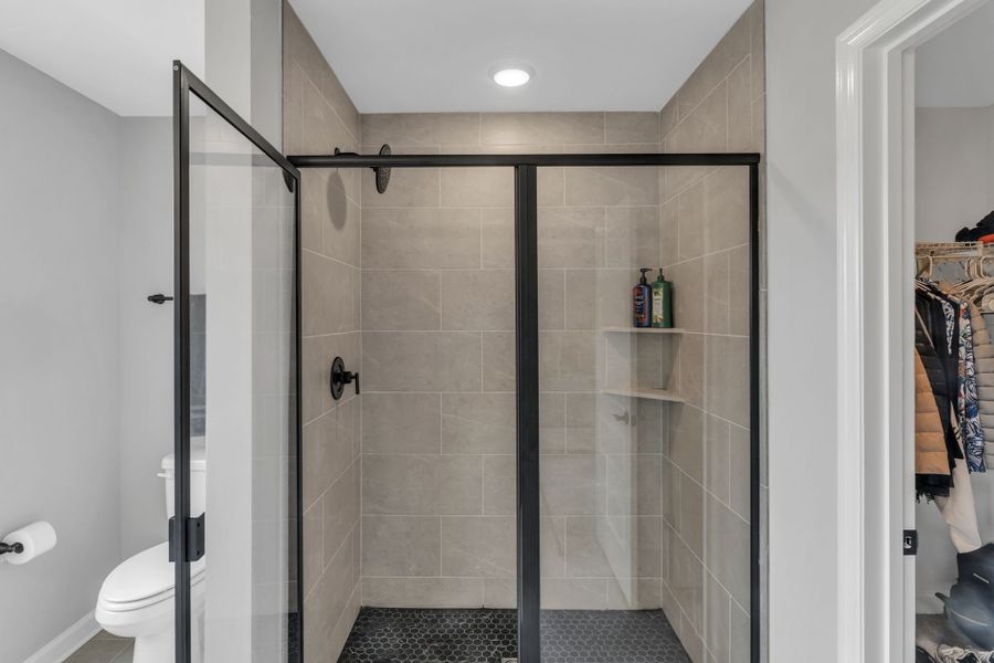 Image of a different unit. Design selections and features may vary. Image of a different unit. Design selections and features may vary.