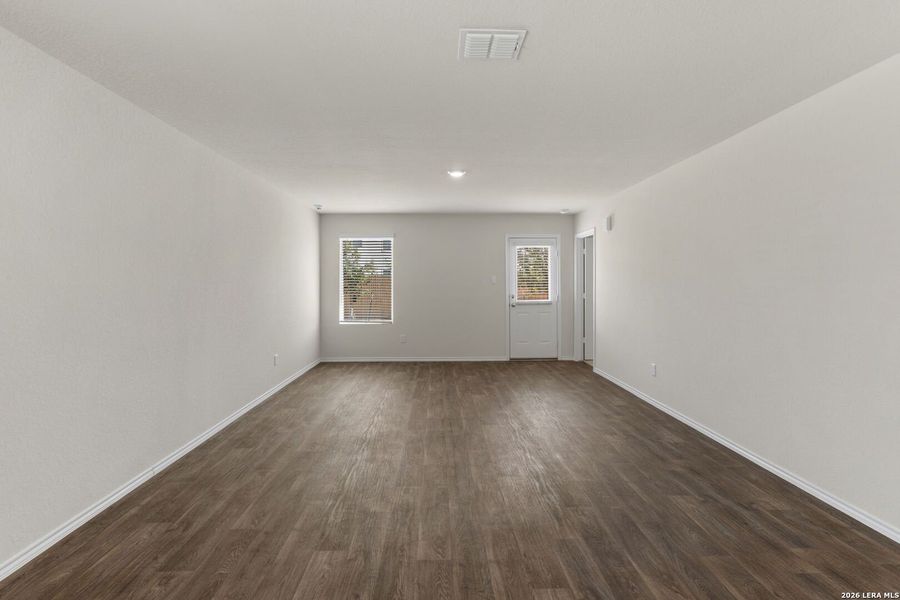 Spacious, unfurnished interior of a new home in Redbird Ranch, San Antonio (Image 27).