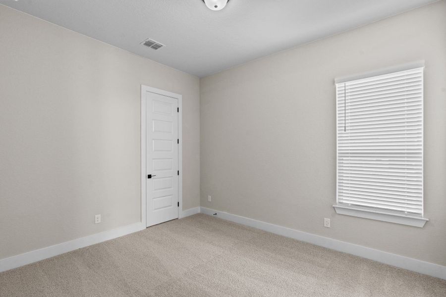 Spacious, unfurnished interior of a new home in Sienna Lakes, San Antonio (Image 32).