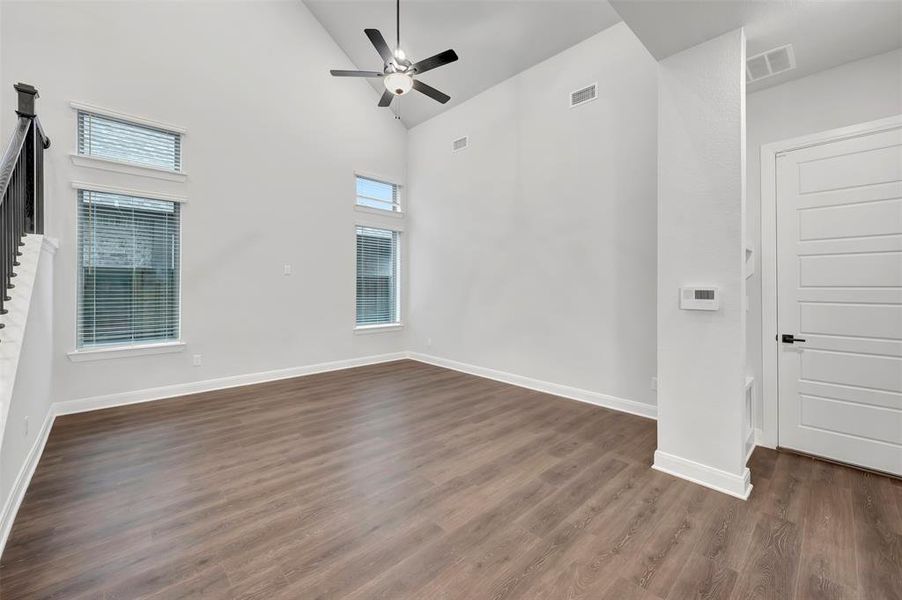 Spacious, unfurnished interior of a new home in Mantua Point Gardens, Van Alstyne (Image 32).