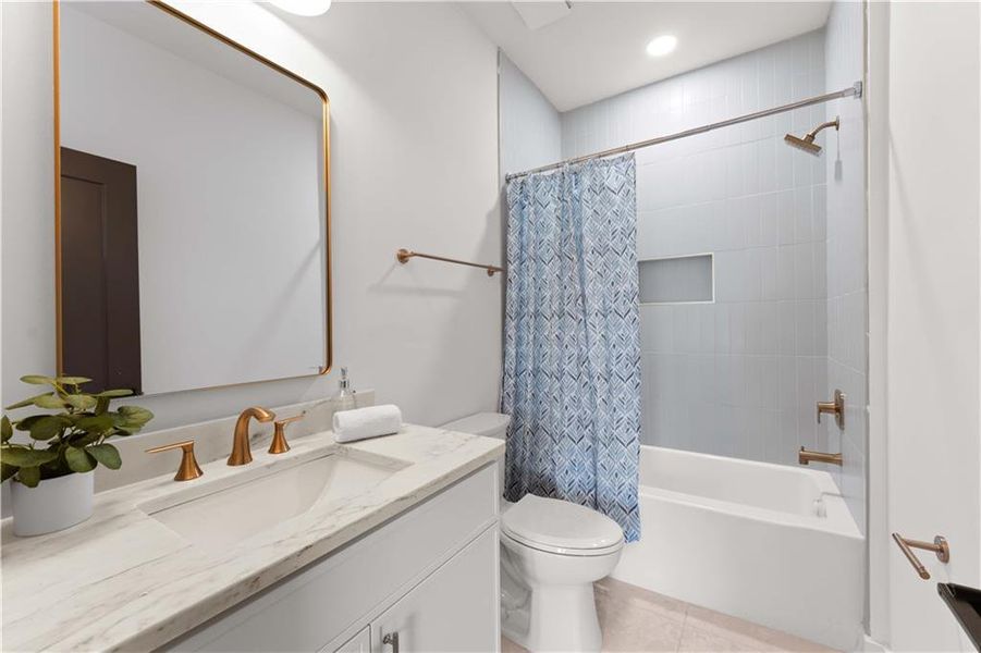 Furnished interior view inside a new home in , Atlanta (Image 37).