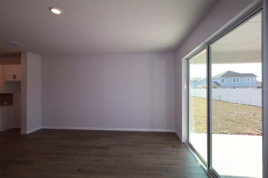 Spacious, unfurnished interior of a new home in Eastlyn, Bradenton (Image 14).