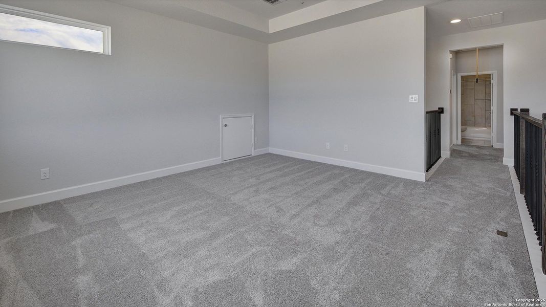 Spacious, unfurnished interior of a new home in Esperanza 60', Boerne (Image 21).