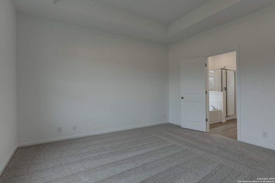 Spacious, unfurnished interior of a new home in Meadows at Hennersby Hollow 40's, San Antonio (Image 30).
