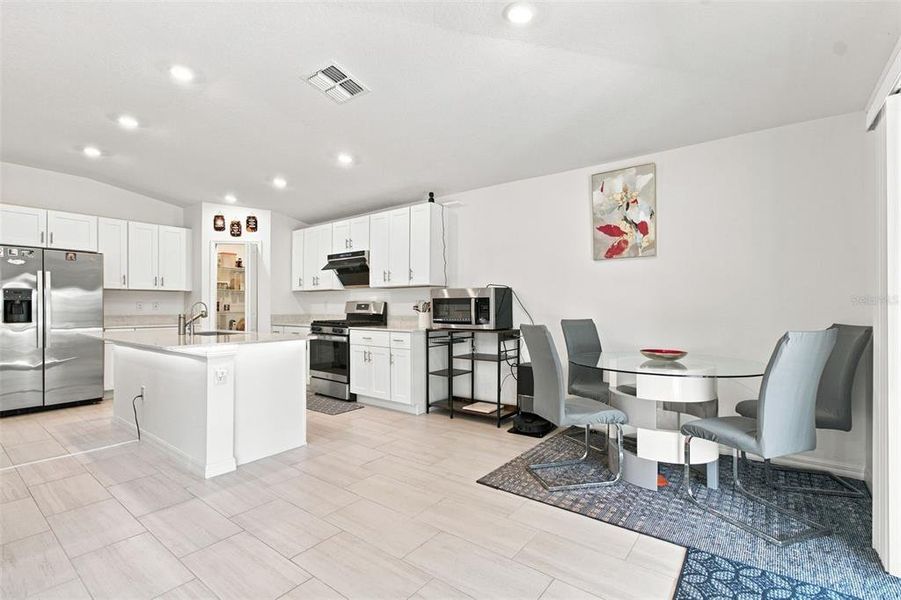 Furnished interior view inside a new home in , Zephyrhills (Image 10). Furnished interior view inside a new home in , Zephyrhills (Image 10).