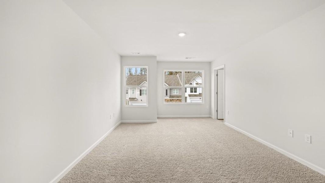 Spacious, unfurnished interior of a new home in Falcon Landing, Gainesville (Image 27).