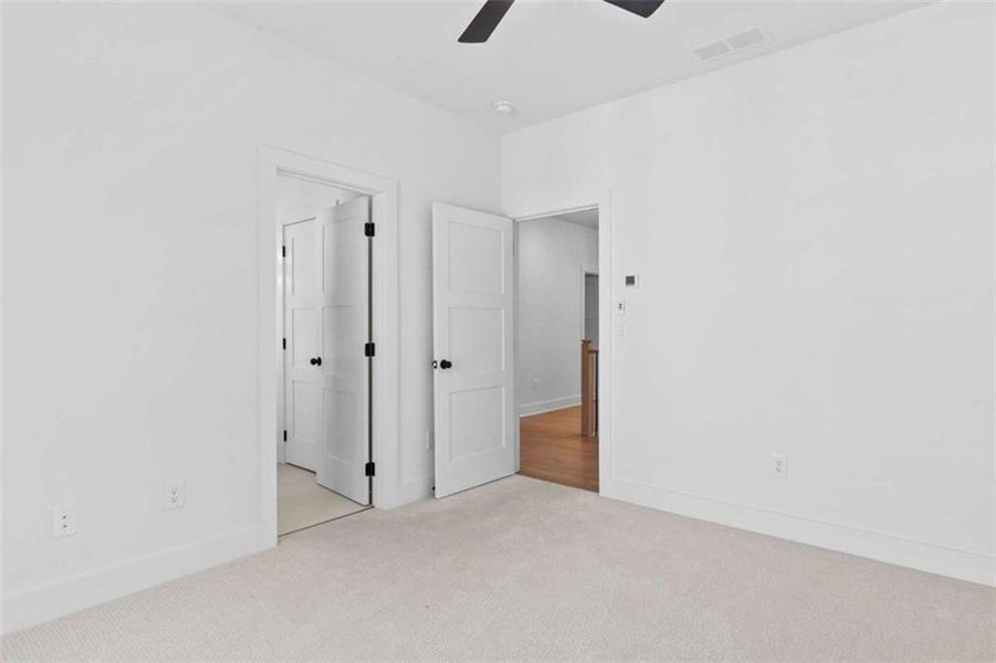 Spacious, unfurnished interior of a new home in , Peachtree City (Image 16).