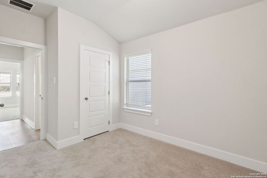 Spacious, unfurnished interior of a new home in Lark Canyon, New Braunfels (Image 25).
