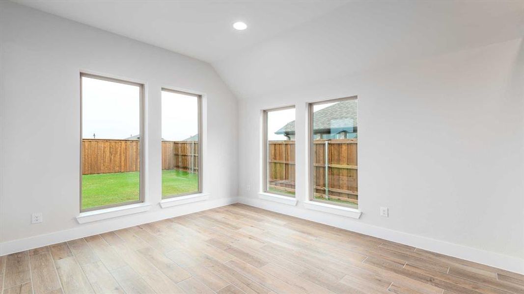 Spacious, unfurnished interior of a new home in Myrtle Creek 60', Waxahachie (Image 16).