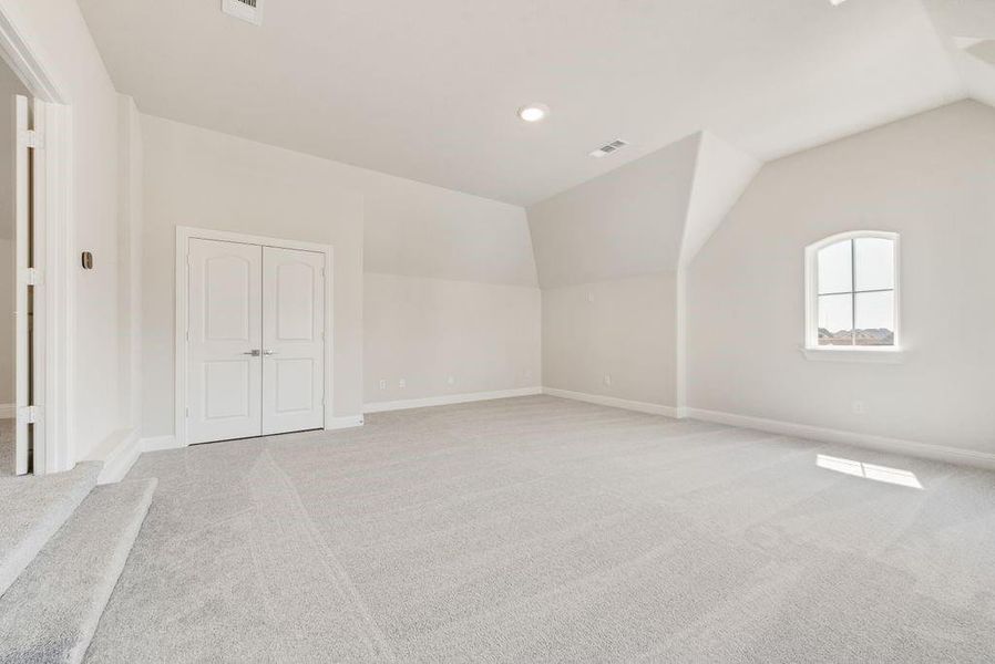 Spacious, unfurnished interior of a new home in South Pointe, Mansfield (Image 21).