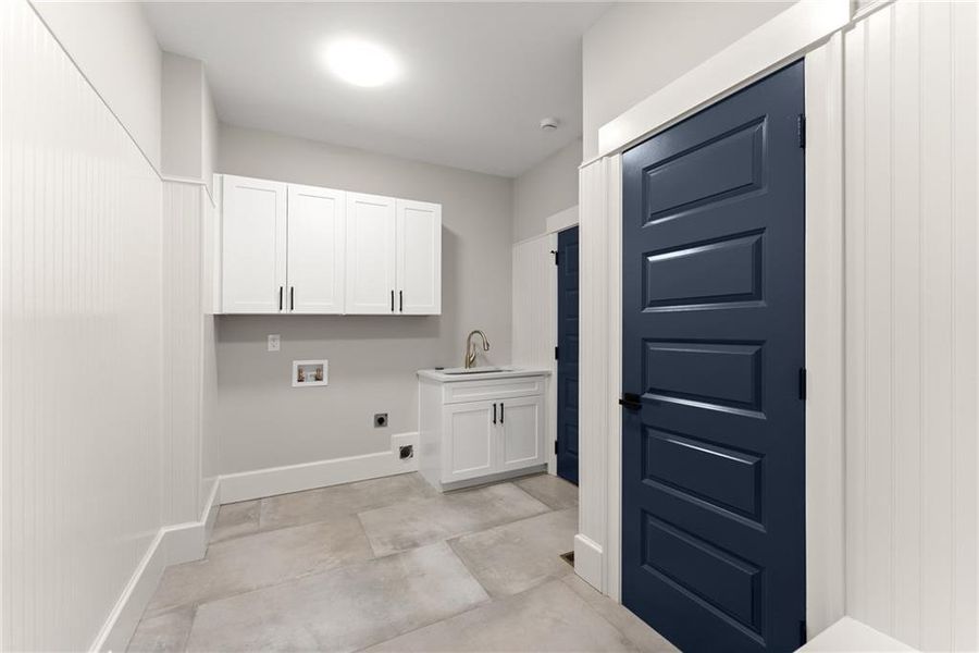 Furnished interior view inside a new home in , Dahlonega (Image 37).