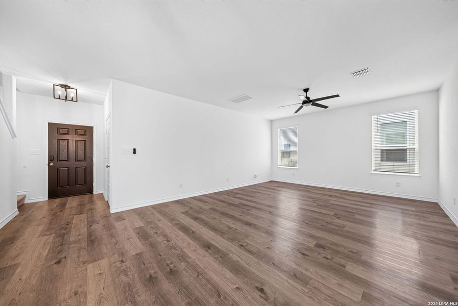 Spacious, unfurnished interior of a new home in Corley Farms, Boerne (Image 30).