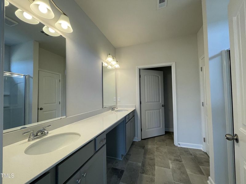 20250823_200959157_iOS