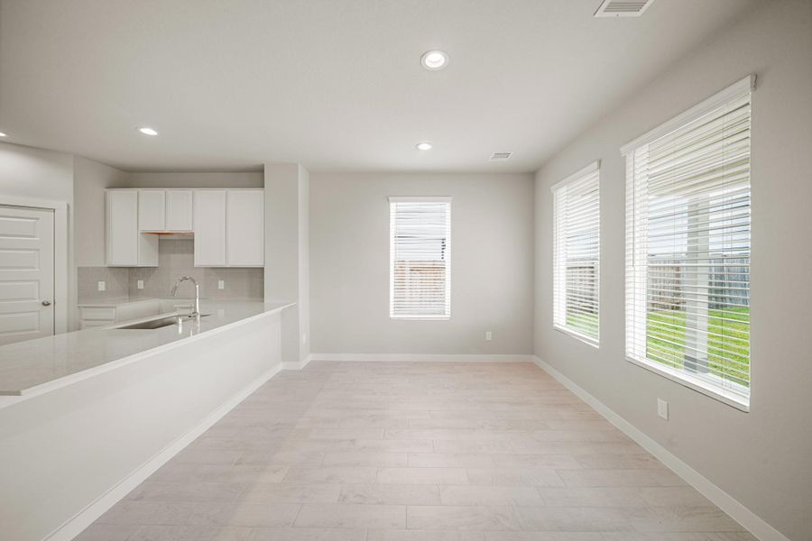 Spacious, unfurnished interior of a new home in Grand Oaks Village, Houston (Image 15). Spacious, unfurnished interior of a new home in Grand Oaks Village, Houston (Image 15).